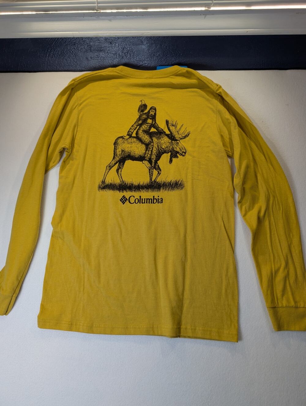Columbia BIG Foot, Moose, Eagle Long sleeve Mustard Yellow Size Small